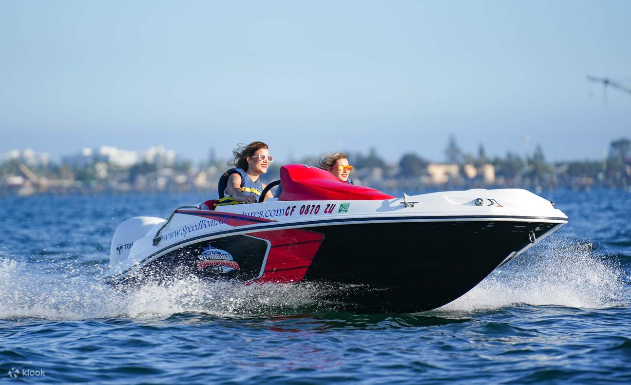 Speed Boat Sensasi Petualangan