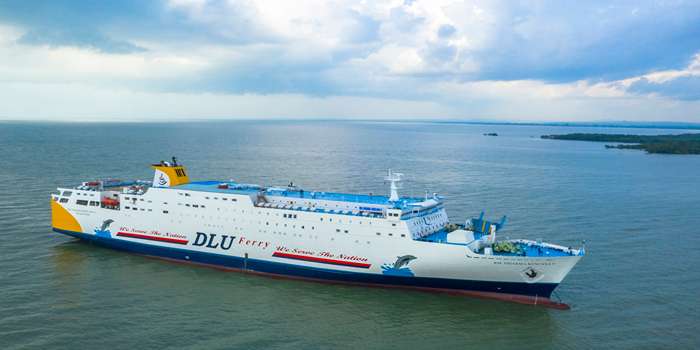 Kapal Ferry Kelas Premium